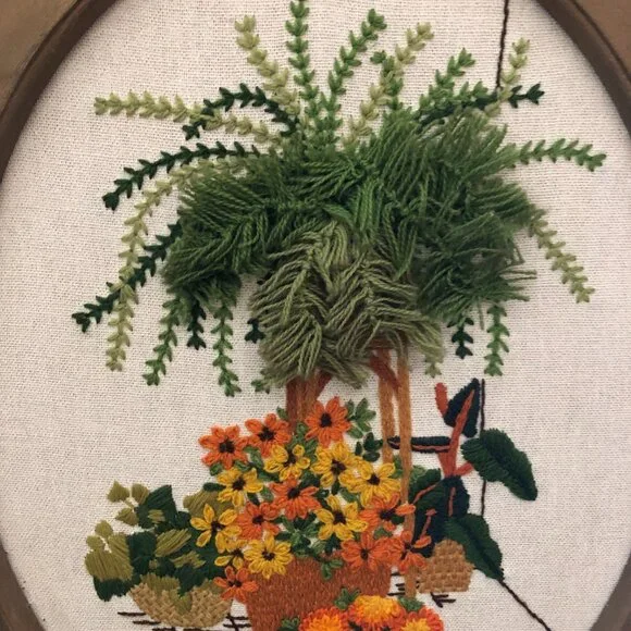 Framed Vintage Floral Crewel Embroidery - Picture 4 of 5